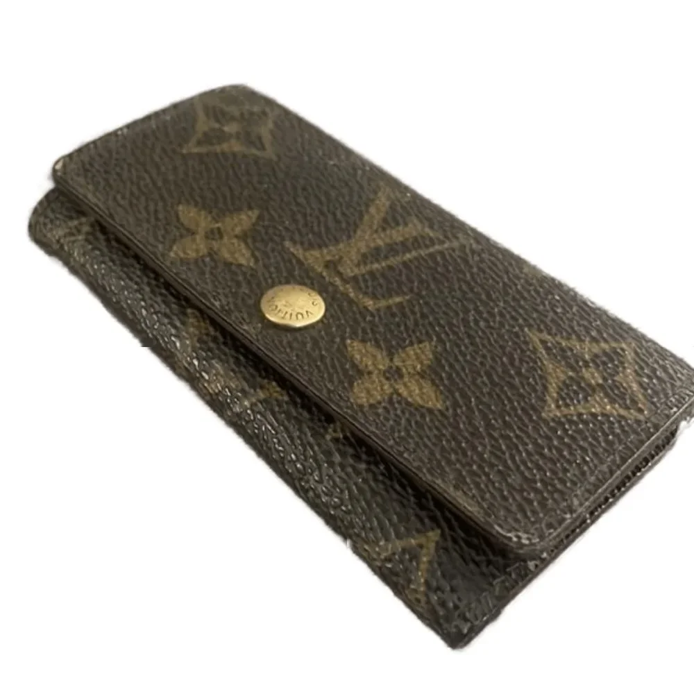 - Auc LV Monogram leather Key Holder